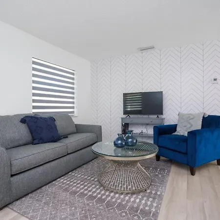 Blue Door Duplex Renovated Parking And Designed Villa